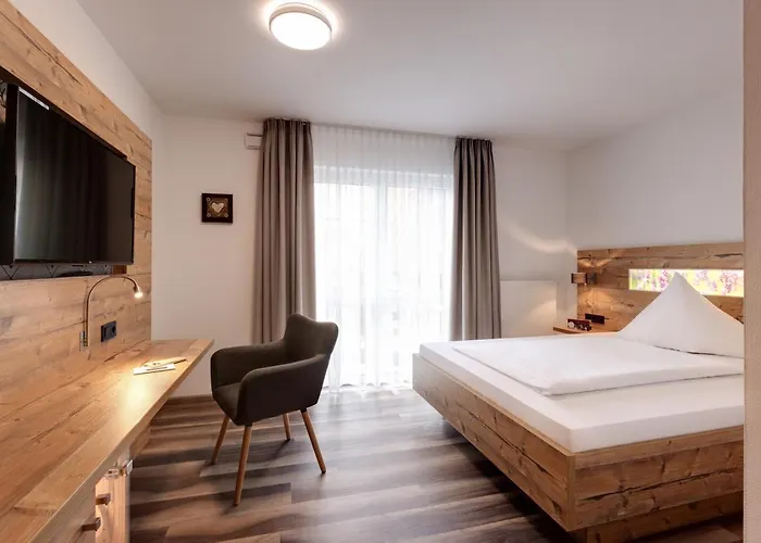 Отель Edelfinger Hof Бад-Мергентхайм